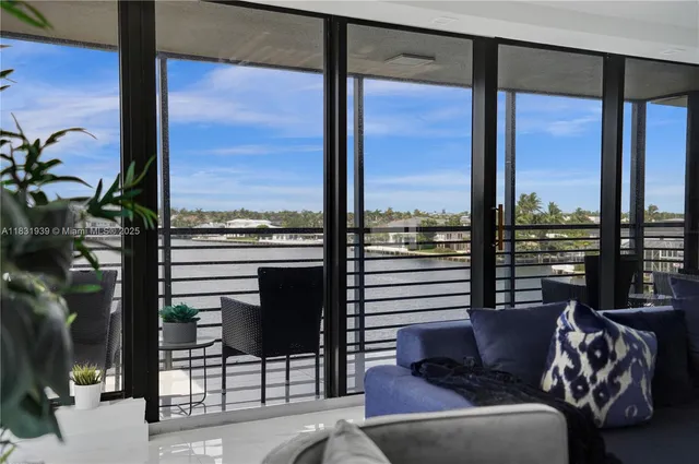 $10,000 | 900 Northeast Spanish River Boulevard, Unit 5C & 5E, Boca Raton, FL 33431