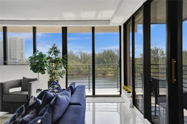 $10,000 | 900 Northeast Spanish River Boulevard, Unit 5C & 5E, Boca Raton, FL 33431