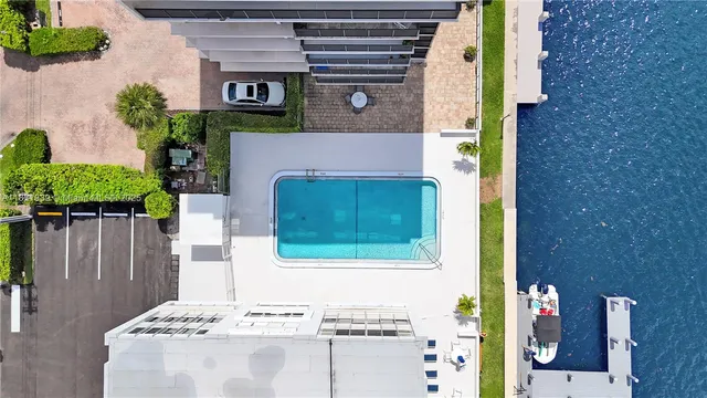 $10,000 | 900 Northeast Spanish River Boulevard, Unit 5C & 5E, Boca Raton, FL 33431