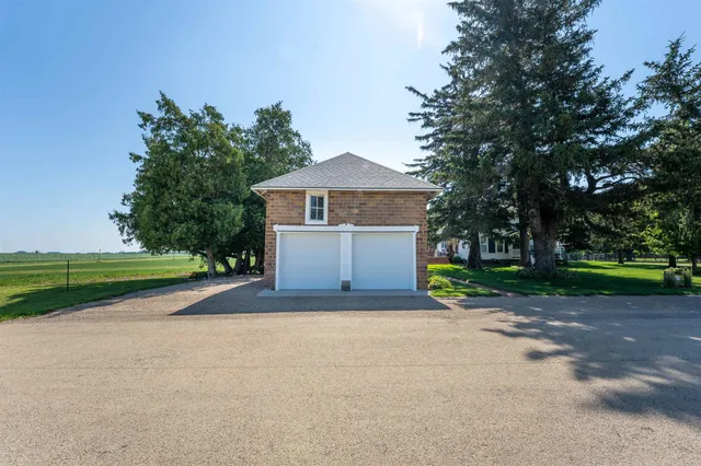 $585,000 | 1392 Red Brick Road, Dixon, IL 61021