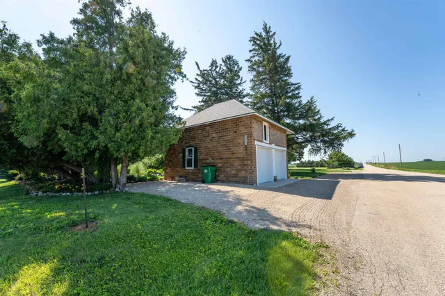 $585,000 | 1392 Red Brick Road, Dixon, IL 61021