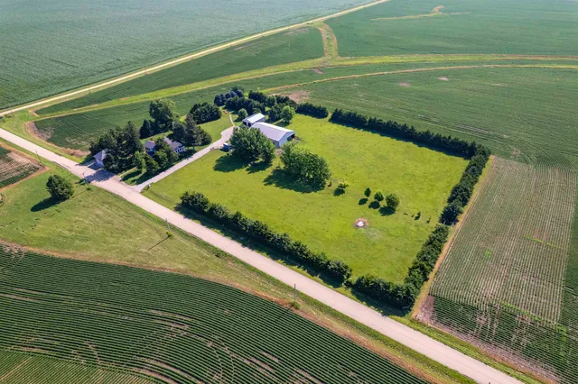 $585,000 | 1392 Red Brick Road, Dixon, IL 61021