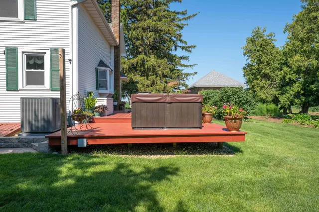 $585,000 | 1392 Red Brick Road, Dixon, IL 61021