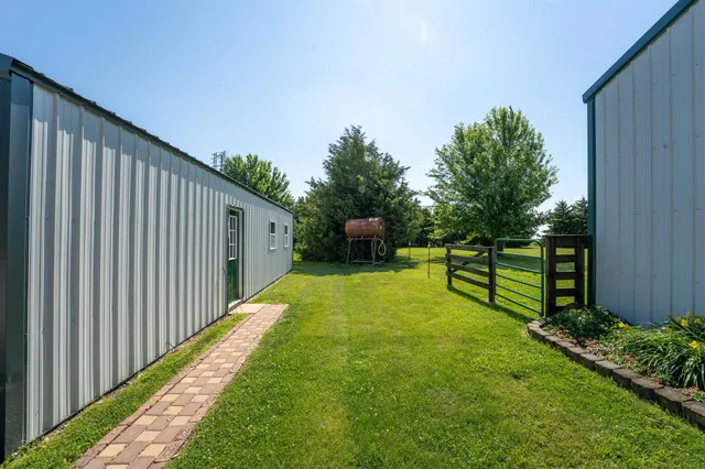 $585,000 | 1392 Red Brick Road, Dixon, IL 61021