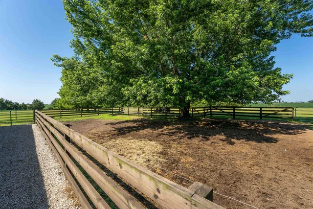 $585,000 | 1392 Red Brick Road, Dixon, IL 61021