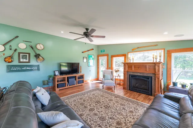 $585,000 | 1392 Red Brick Road, Dixon, IL 61021