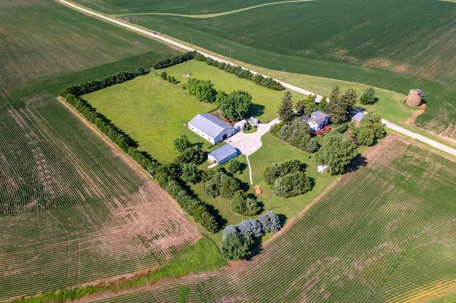 $585,000 | 1392 Red Brick Road, Dixon, IL 61021