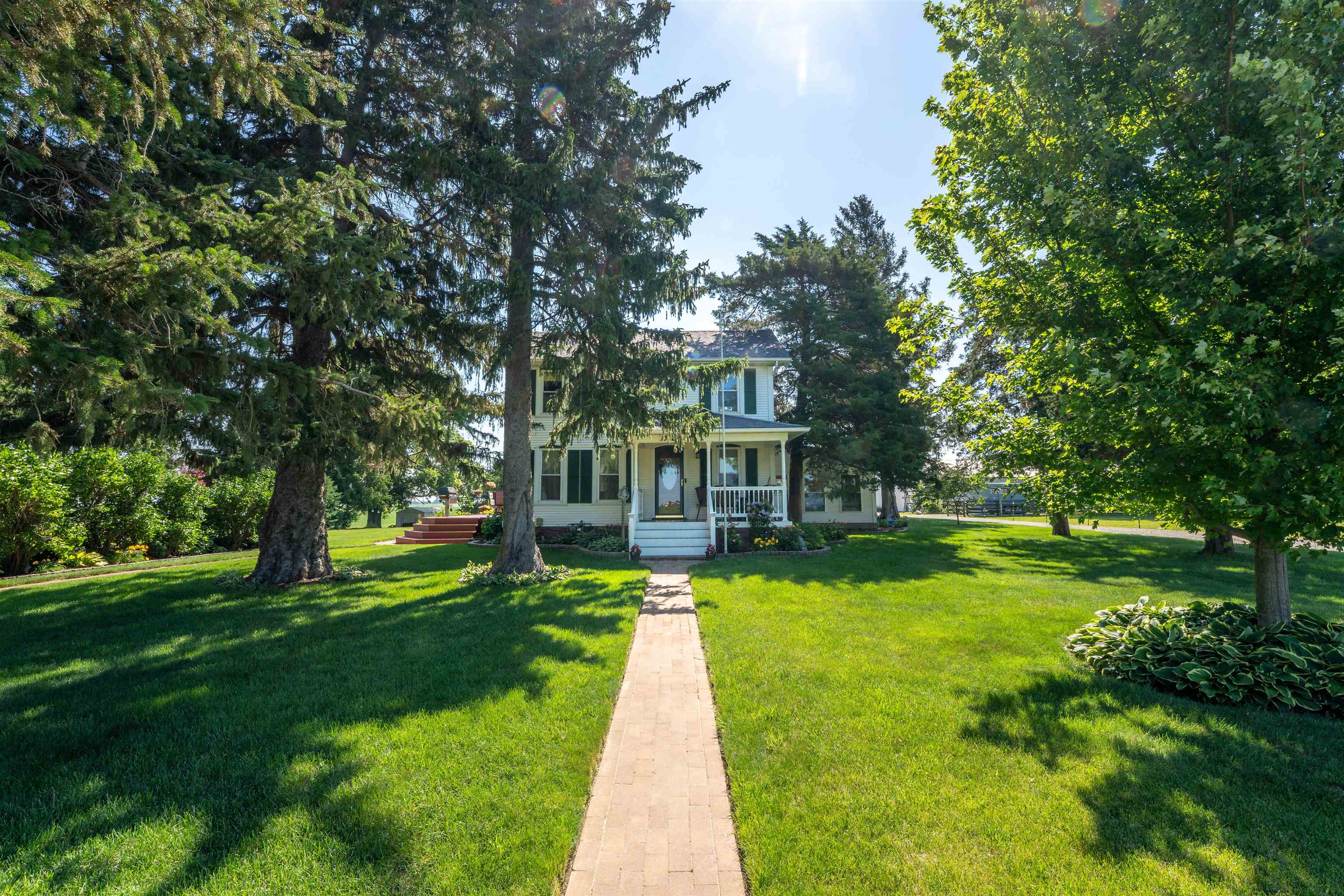 1392 Red Brick Road Dixon, IL 61021 - Photo 7 of 99