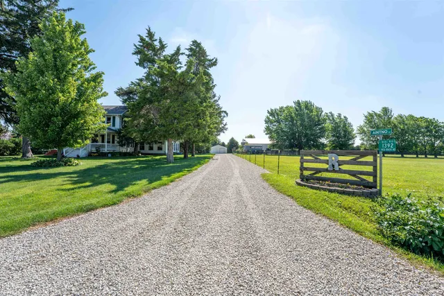 $585,000 | 1392 Red Brick Road, Dixon, IL 61021