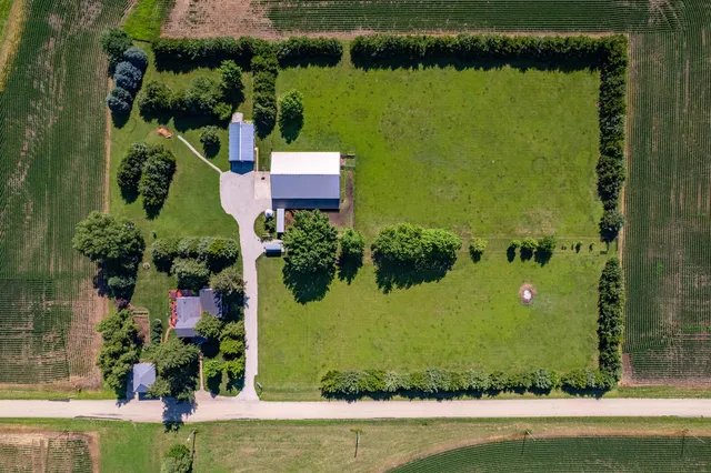 $585,000 | 1392 Red Brick Road, Dixon, IL 61021