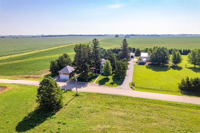 $585,000 | 1392 Red Brick Road, Dixon, IL 61021