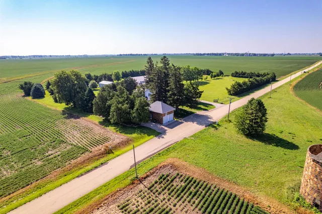 $585,000 | 1392 Red Brick Road, Dixon, IL 61021