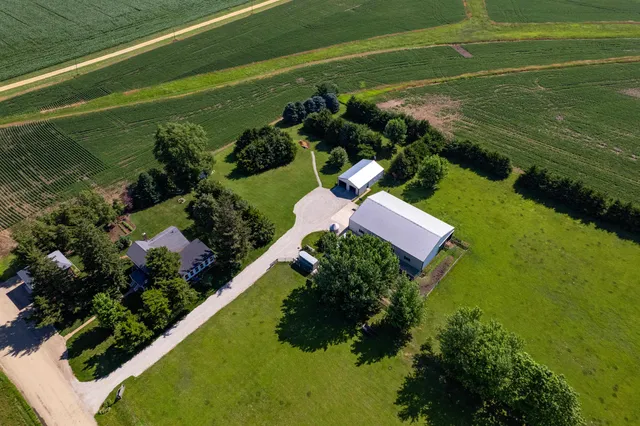 $585,000 | 1392 Red Brick Road, Dixon, IL 61021