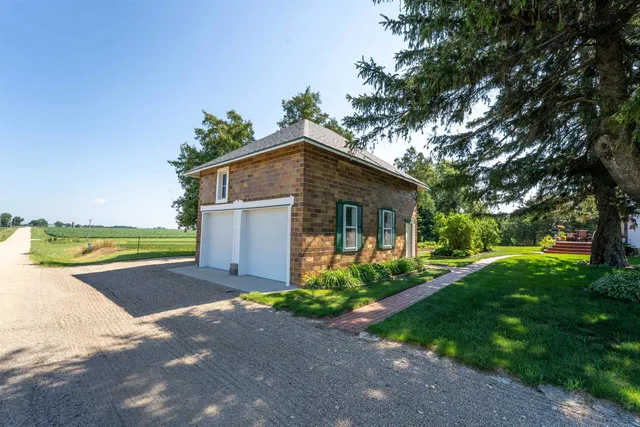 $585,000 | 1392 Red Brick Road, Dixon, IL 61021