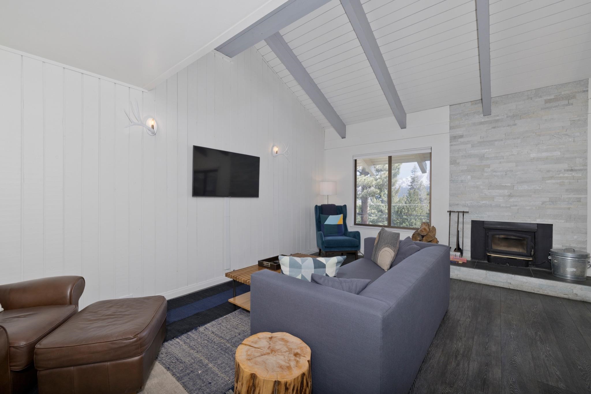 25 Lee Road, Unit 112 Mammoth Lakes, CA 93546 - Photo 3 of 38
