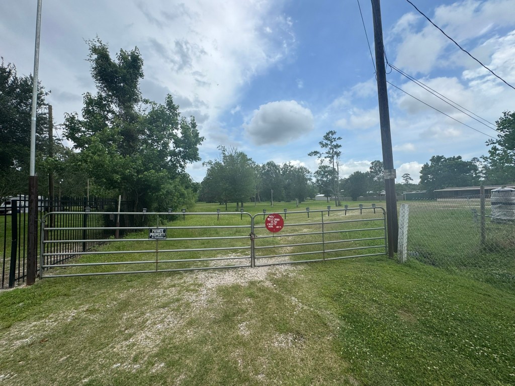 4773 Lord Road Crosby, TX 77532 - Photo 2 of 26