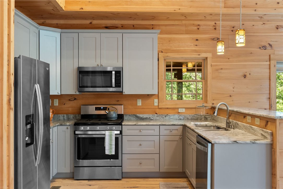 711 Scharlin Drive Pickens, SC 29671 - Photo 6 of 50 Kitchen