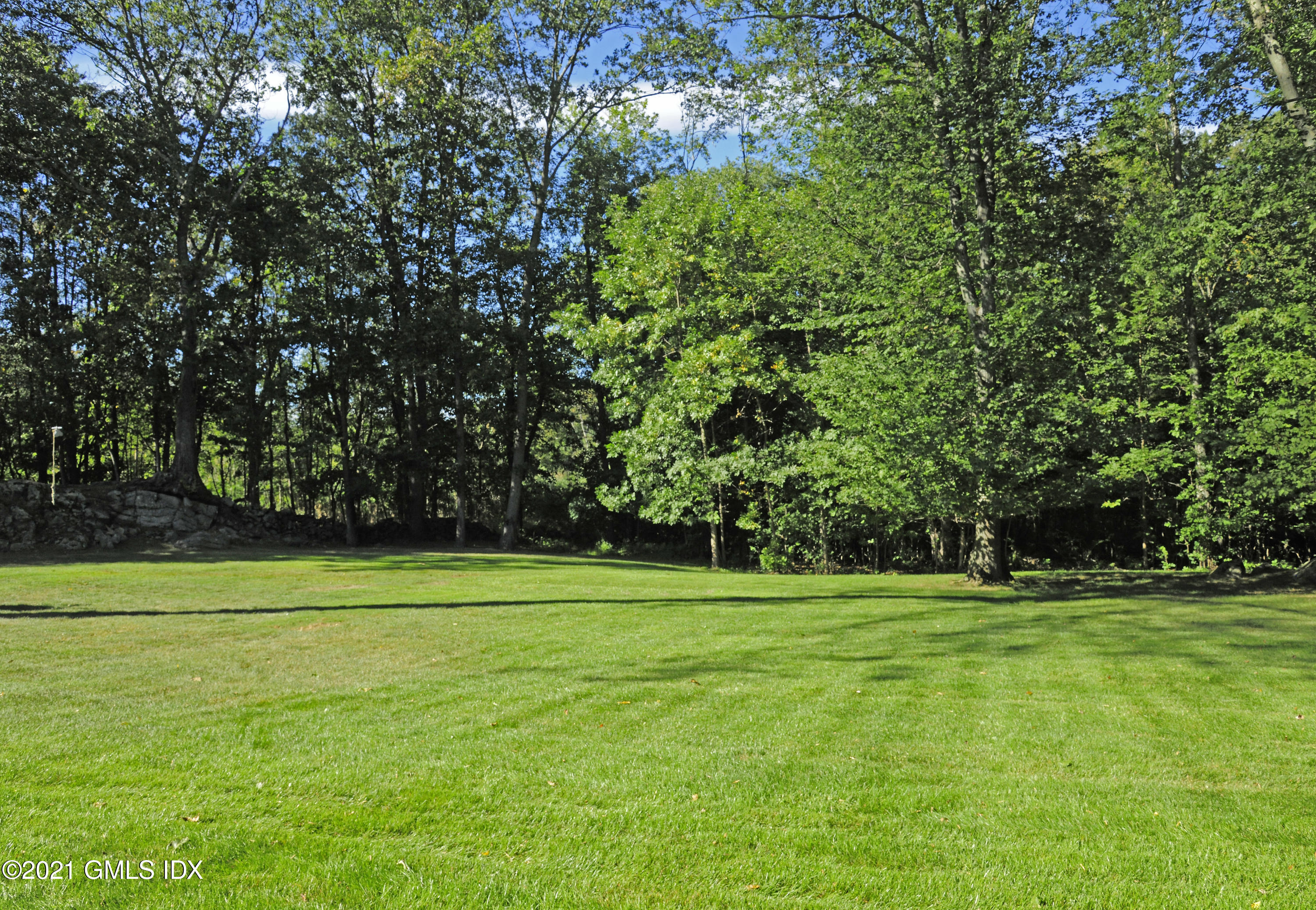7 Desiree Drive Greenwich, CT 06830 - Photo 37 of 39 a view of a basketball court