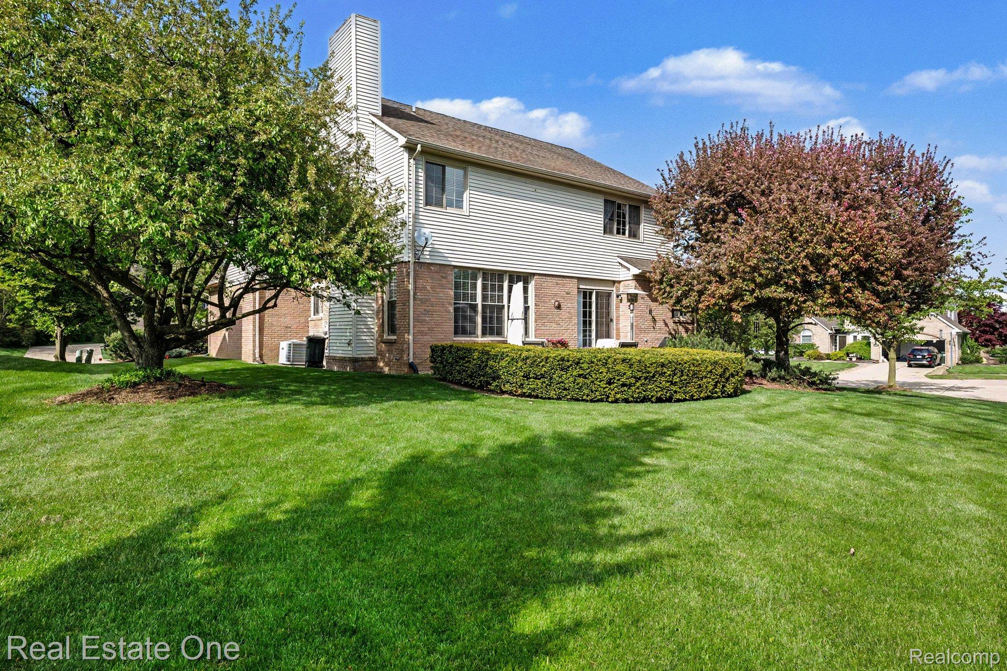 737 Woodfield Way Rochester, MI 48307 - Photo 24 of 27 027_file_9321.jpg