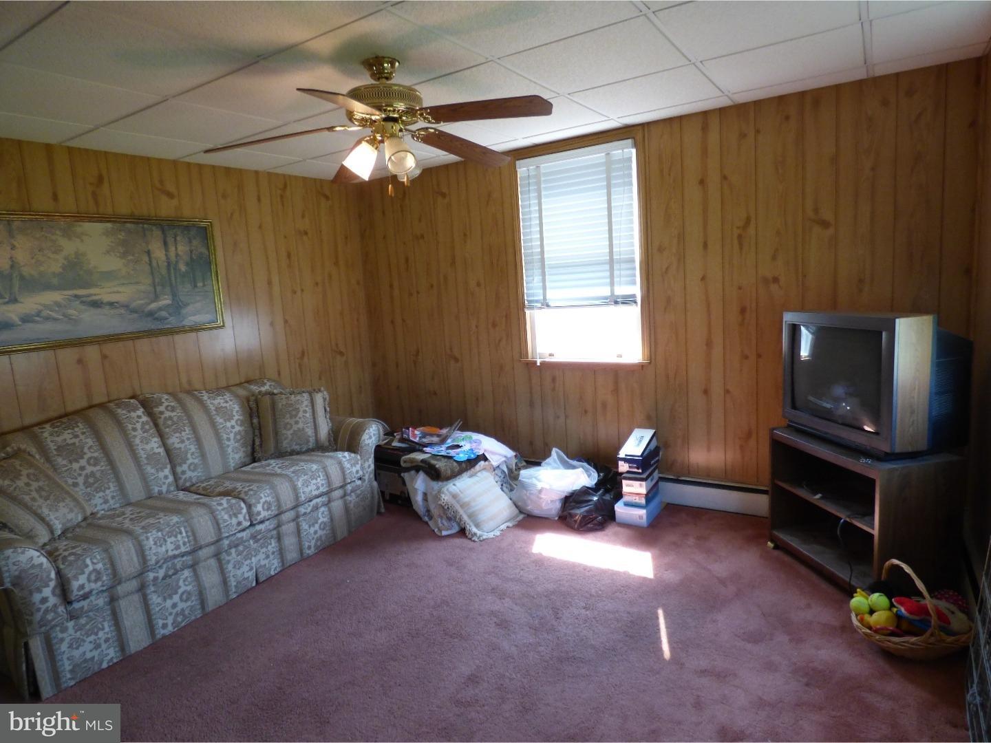 908 Griffith Street Philadelphia, PA 19111 - Photo 14 of 25 Family Room