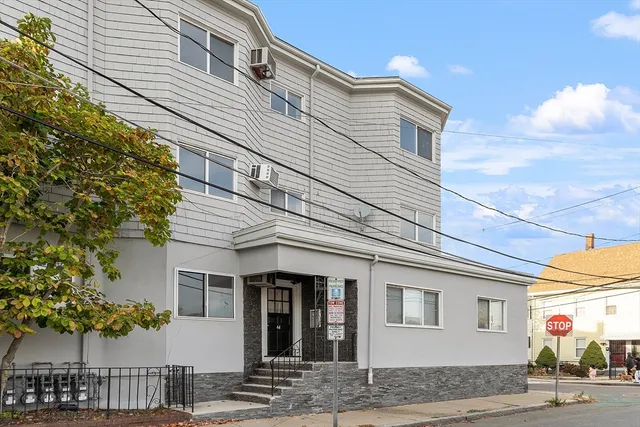 $3,400 | 44 Dana Street, Unit 2, Somerville, MA 02145