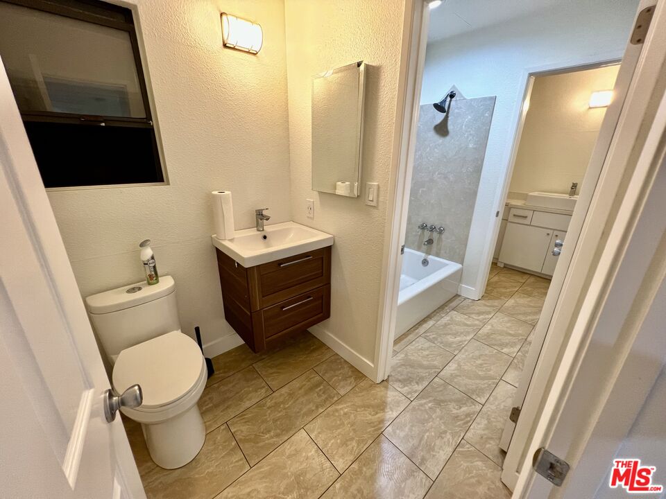 157 West Ash Avenue, Unit B Burbank, CA 91502 - Photo 14 of 16