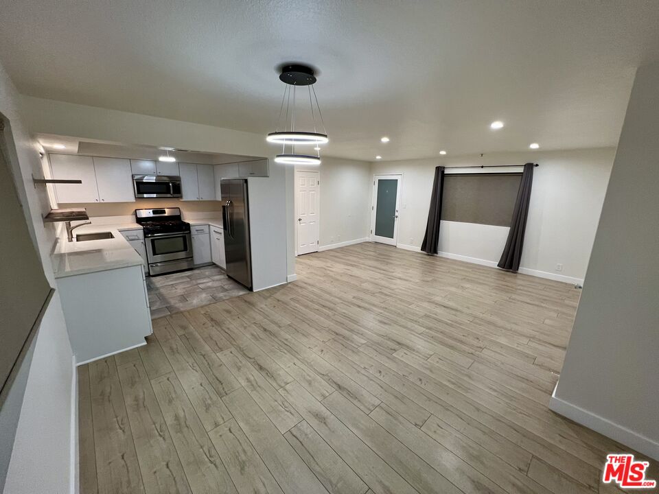 157 West Ash Avenue, Unit B Burbank, CA 91502 - Photo 2 of 16