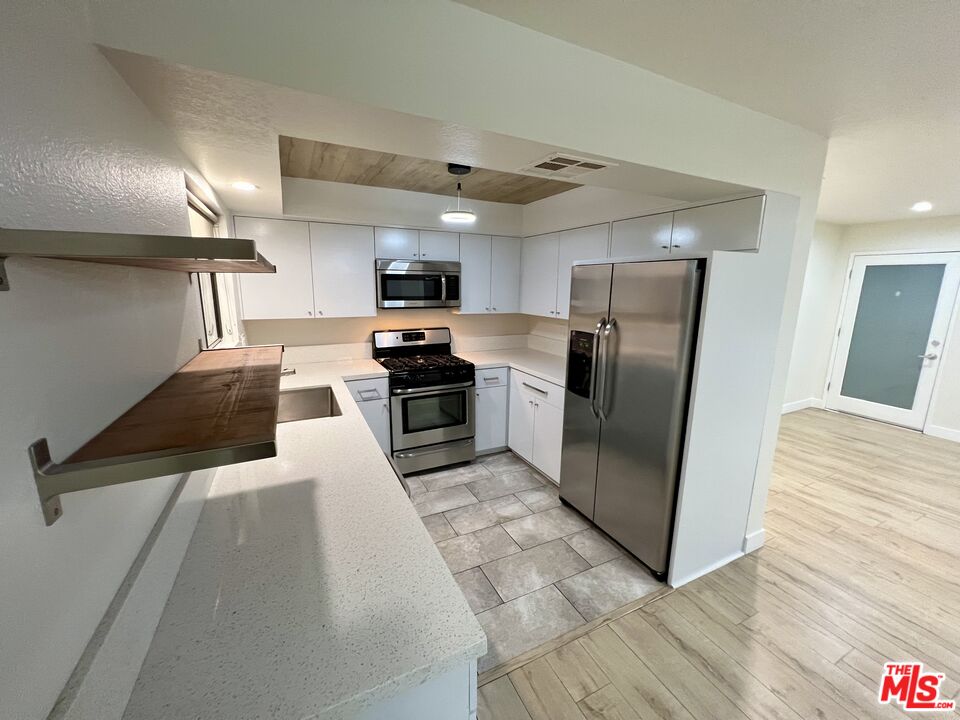 157 West Ash Avenue, Unit B Burbank, CA 91502 - Photo 6 of 16