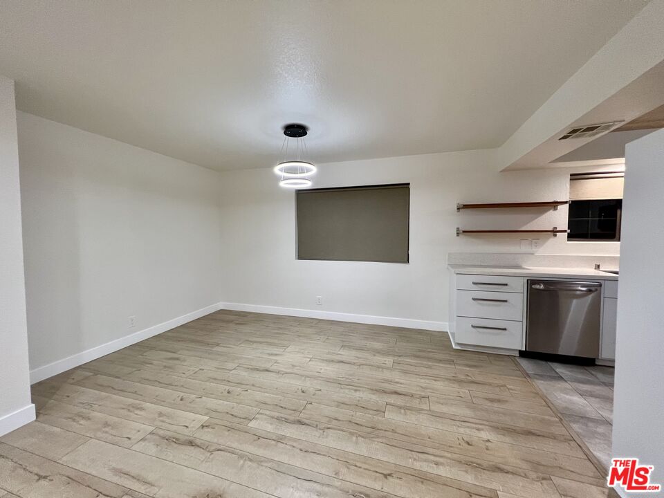 157 West Ash Avenue, Unit B Burbank, CA 91502 - Photo 7 of 16