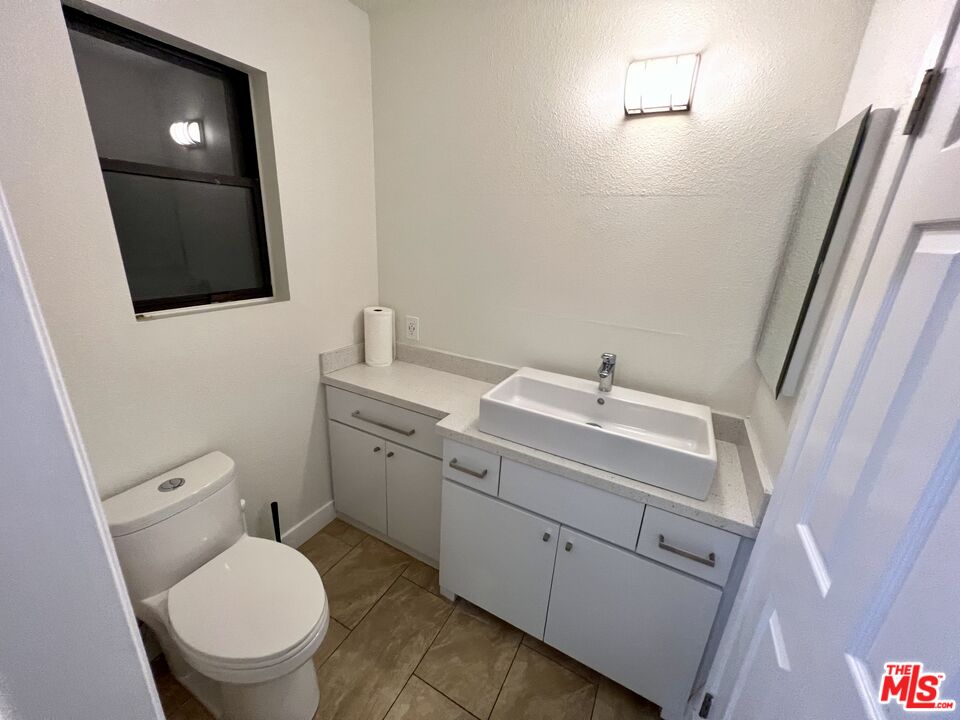 157 West Ash Avenue, Unit B Burbank, CA 91502 - Photo 10 of 16