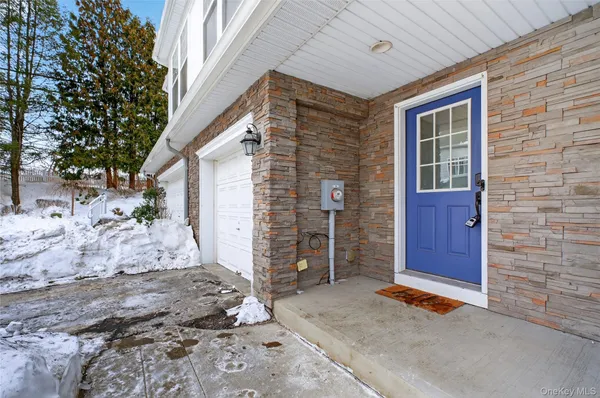 $479,999 | 310 Bridgeview Drive, Poughkeepsie, NY 12601