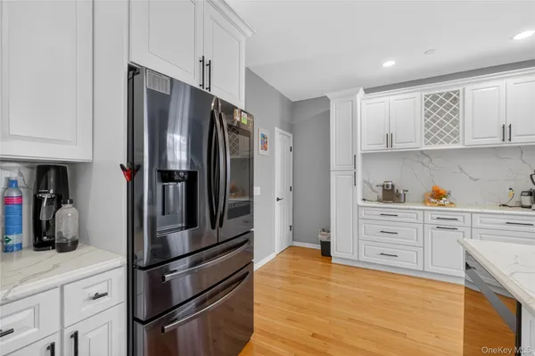 $479,999 | 310 Bridgeview Drive, Poughkeepsie, NY 12601