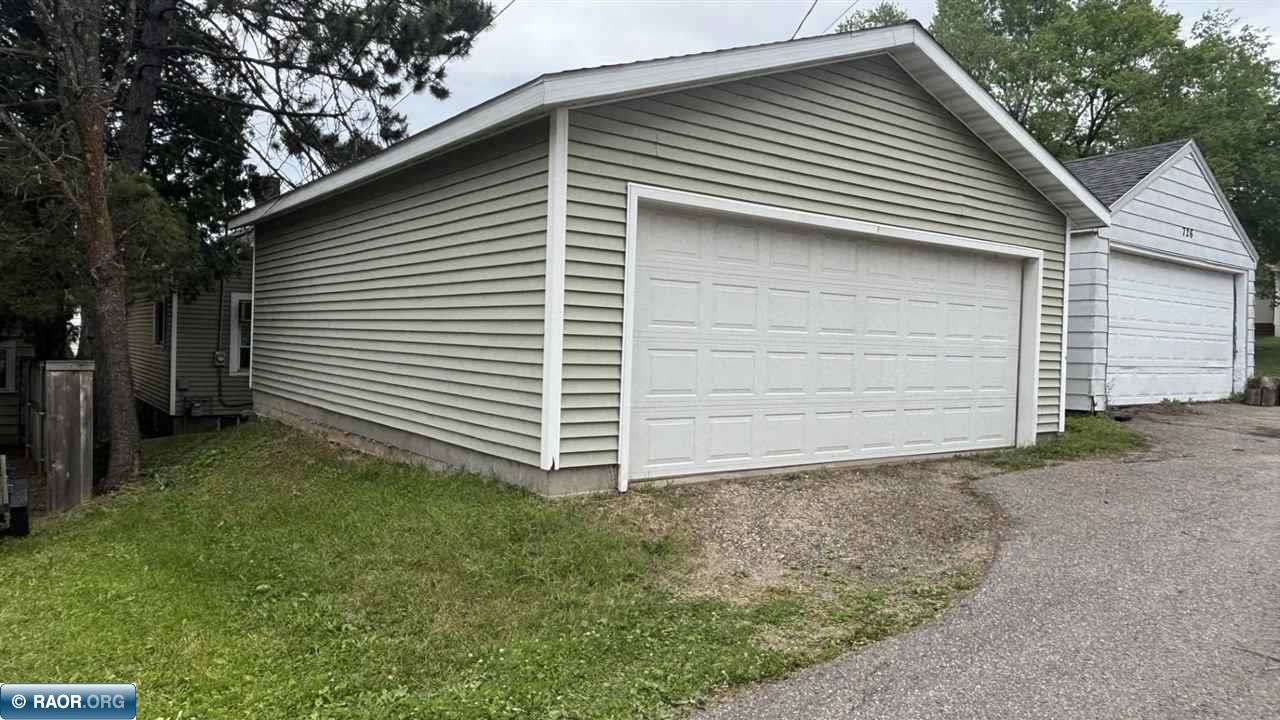724 Summit Street Eveleth, MN 55734 - Photo 3 of 13