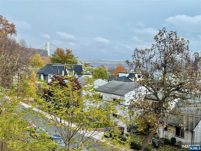 $3,850 | 662 Undercliff Avenue, Unit 2, Edgewater, NJ 07020