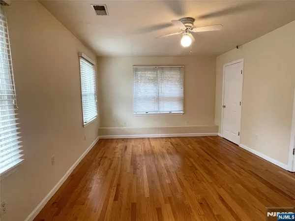 $4,300 | 662 Undercliff Avenue, Unit 2, Edgewater, NJ 07020