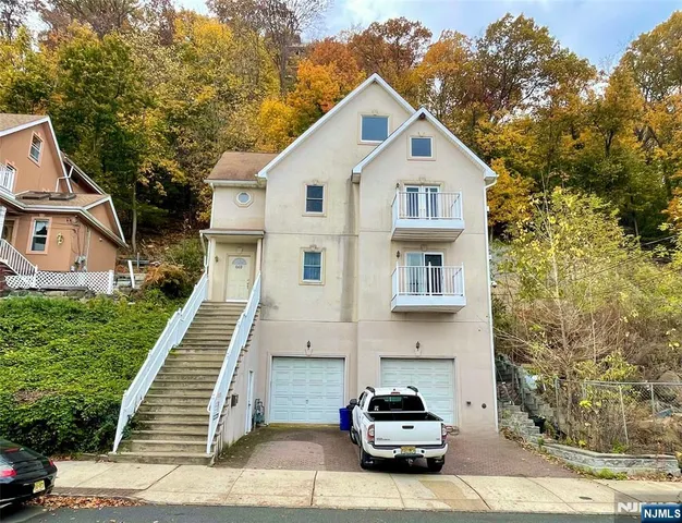 $3,850 | 662 Undercliff Avenue, Unit 2, Edgewater, NJ 07020