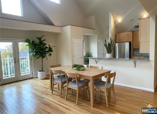 $4,300 | 662 Undercliff Avenue, Unit 2, Edgewater, NJ 07020