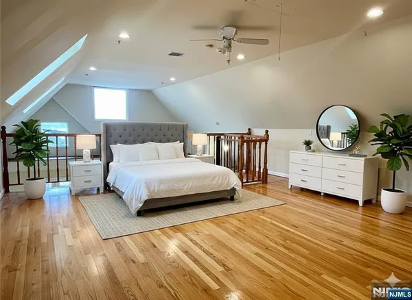 $4,300 | 662 Undercliff Avenue, Unit 2, Edgewater, NJ 07020