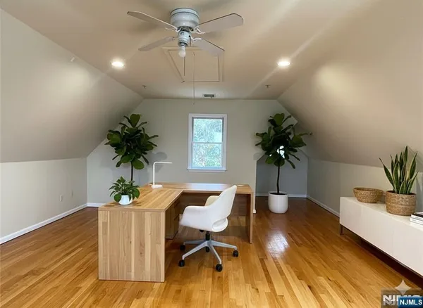 $4,300 | 662 Undercliff Avenue, Unit 2, Edgewater, NJ 07020