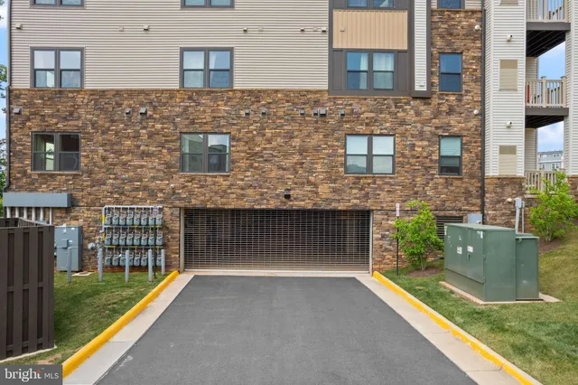 $520,000 | 46320 Mount Milstead Terrace, Unit 301, Sterling, VA 20164