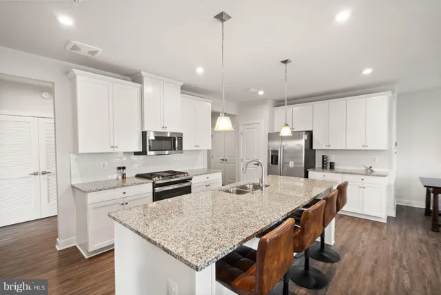 $520,000 | 46320 Mount Milstead Terrace, Unit 301, Sterling, VA 20164