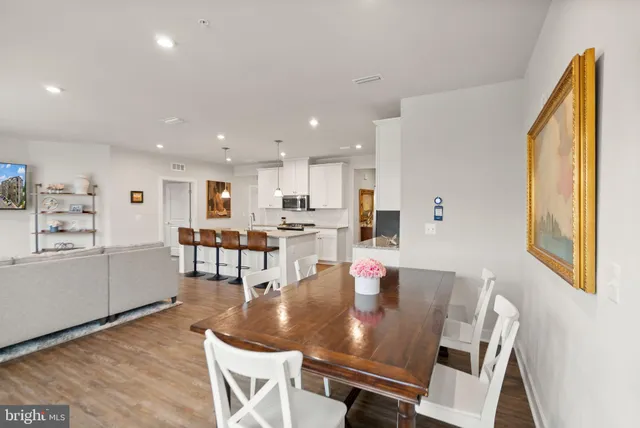 $520,000 | 46320 Mount Milstead Terrace, Unit 301, Sterling, VA 20164