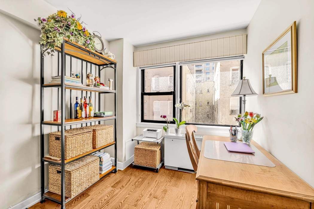 220 East 67th Street, Unit 6J Manhattan, NY 10065 - Photo 6 of 10