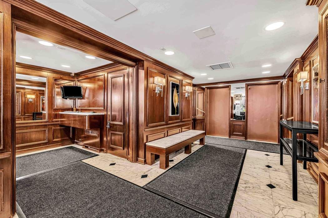 220 East 67th Street, Unit 6J Manhattan, NY 10065 - Photo 9 of 10