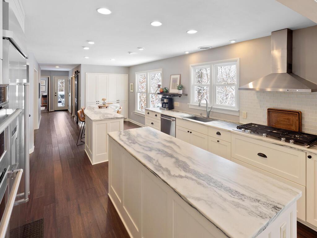 14811 Minnehaha Place Wayzata, MN 55391 - Photo 15 of 54