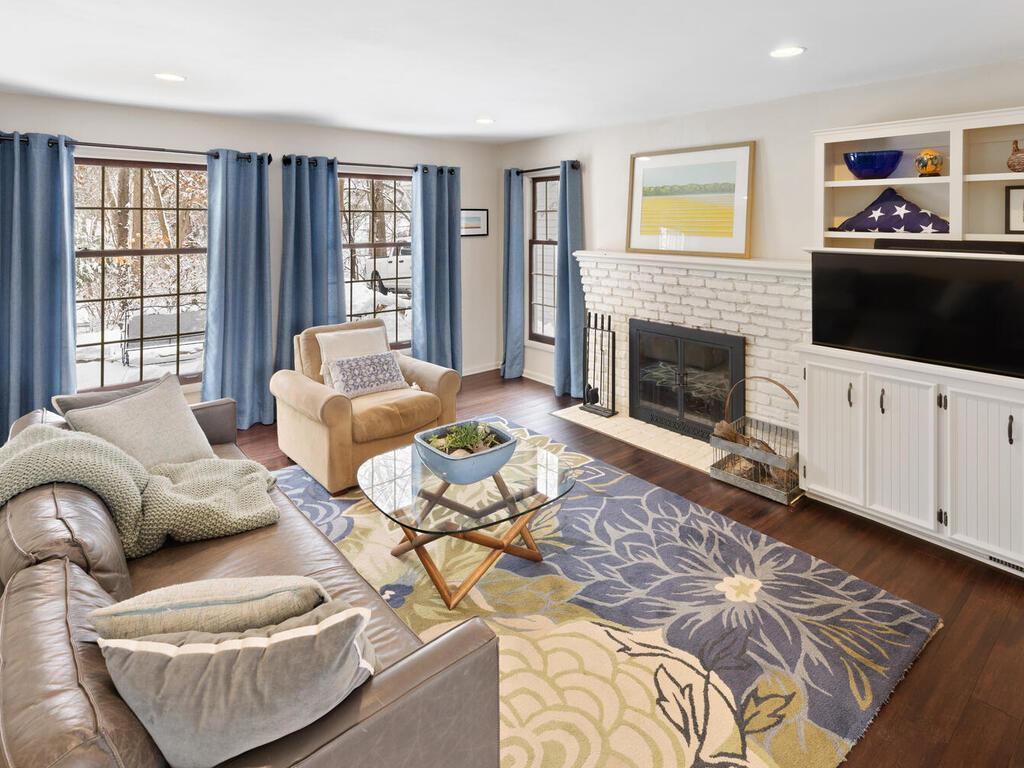 14811 Minnehaha Place Wayzata, MN 55391 - Photo 4 of 54