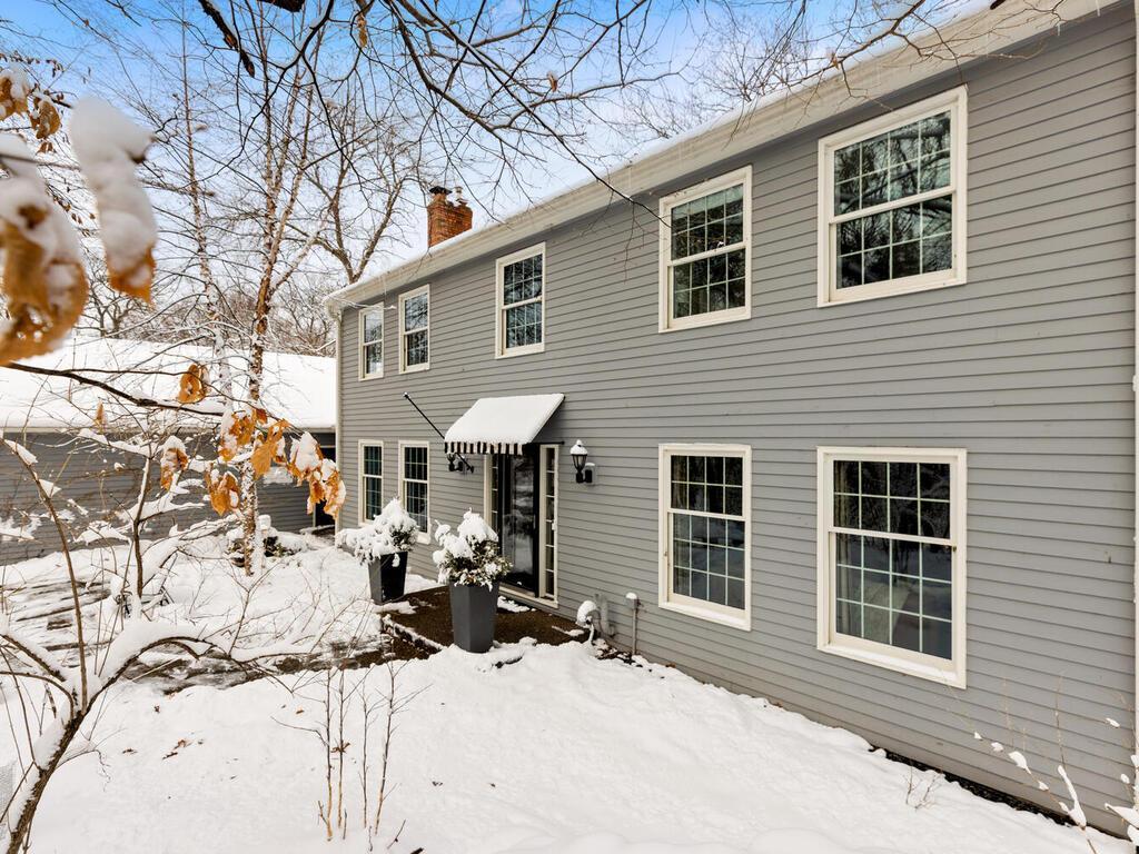 14811 Minnehaha Place Wayzata, MN 55391 - Photo 8 of 54