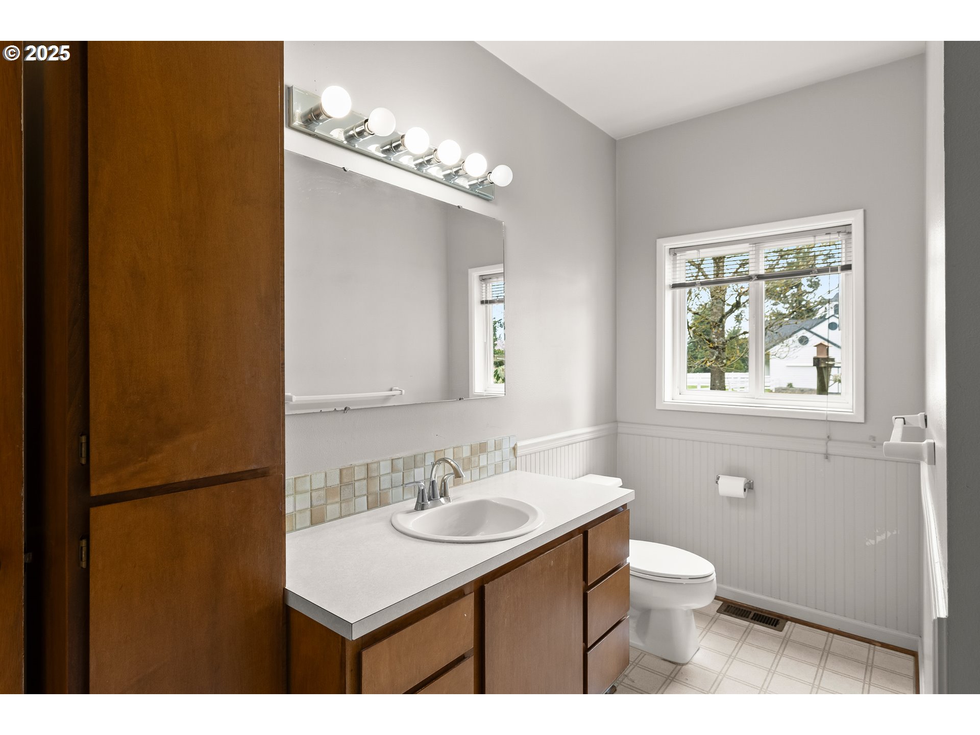 14235 Southwest Tooze Road Sherwood, OR 97140 - Photo 18 of 48 Bathroom