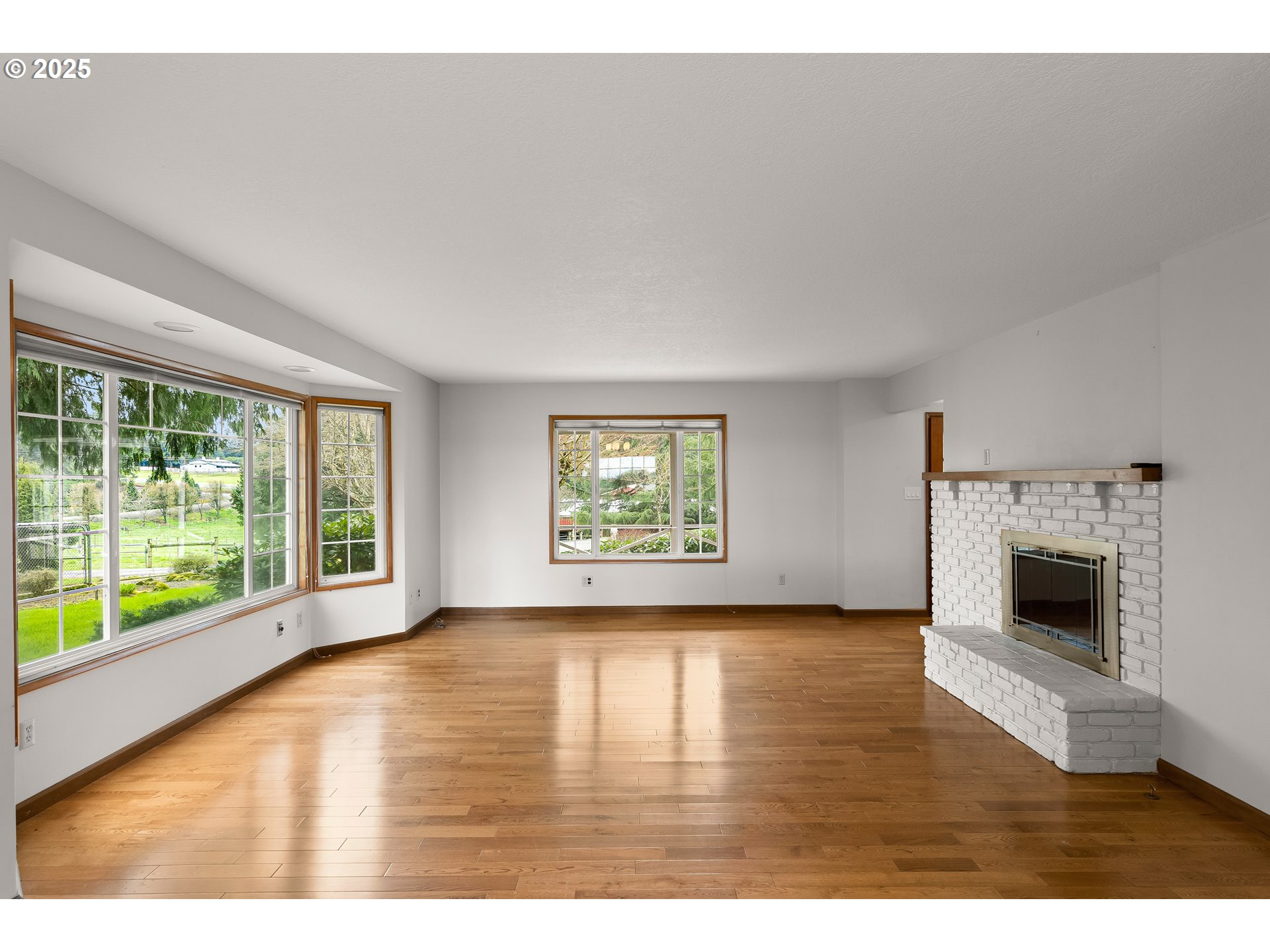 14235 Southwest Tooze Road Sherwood, OR 97140 - Photo 9 of 48 Living Room