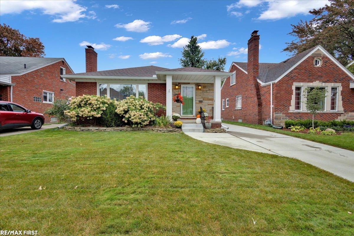 1794 Bournemouth Road Grosse Pointe Woods, MI 48236 - Photo 1 of 32